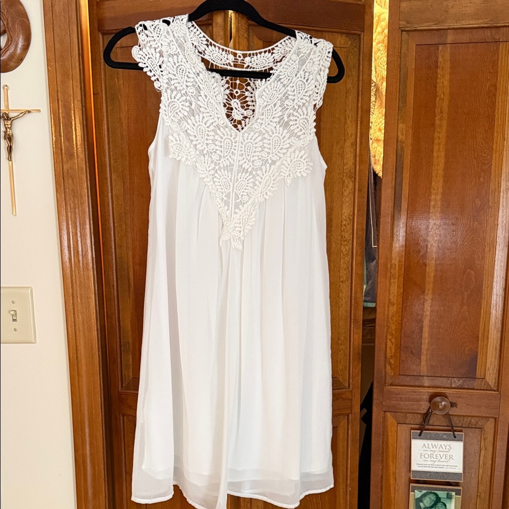 White Lace Sleeveless Dress